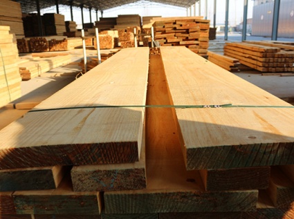 Wood chips pile up like mountains in the wood processing plant -TONY pellet machine helps you solve the problem