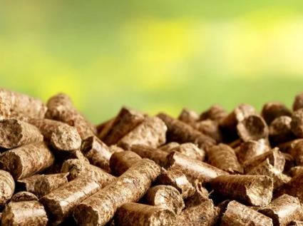 What causes the easy coking of straw pellets fuel?